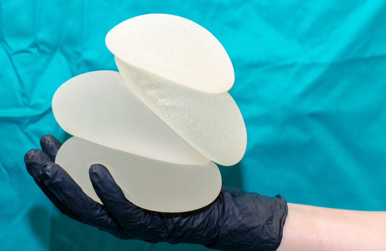 BUTT IMPLANTS VS. BRAZILIAN BUTT LIFT